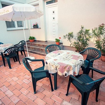 Mona Apartman Шарвар Екстер'єр фото
