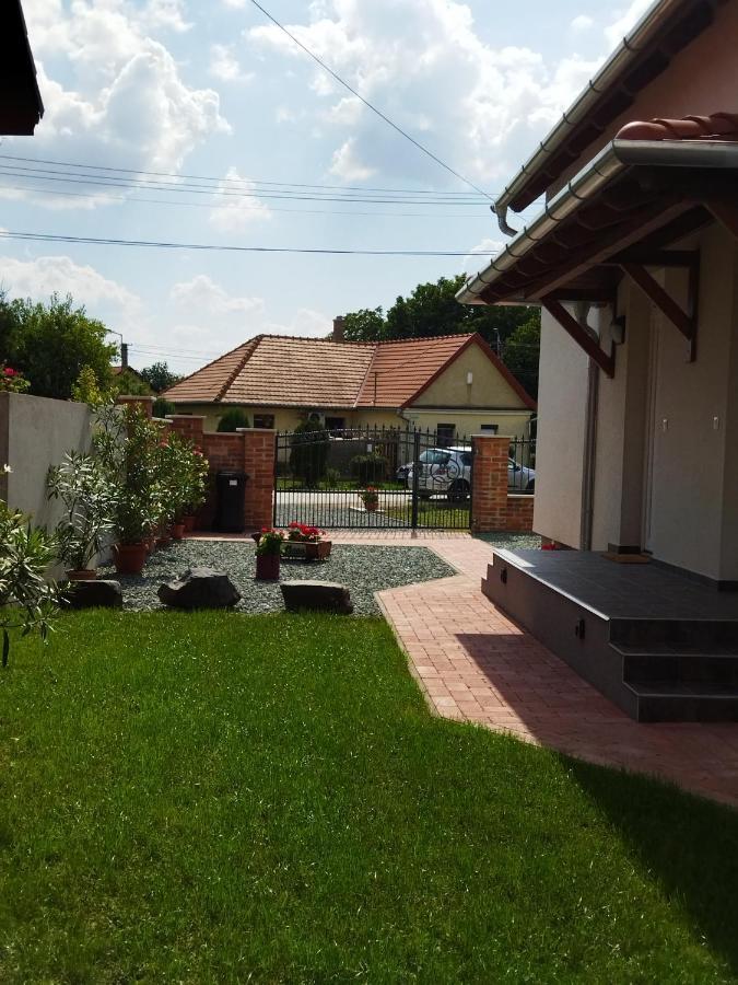 Mona Apartman Шарвар Екстер'єр фото