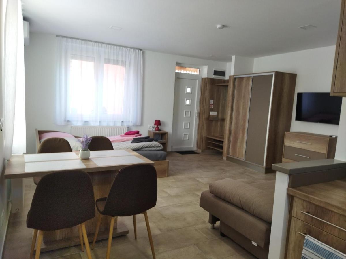 Mona Apartman Шарвар Екстер'єр фото
