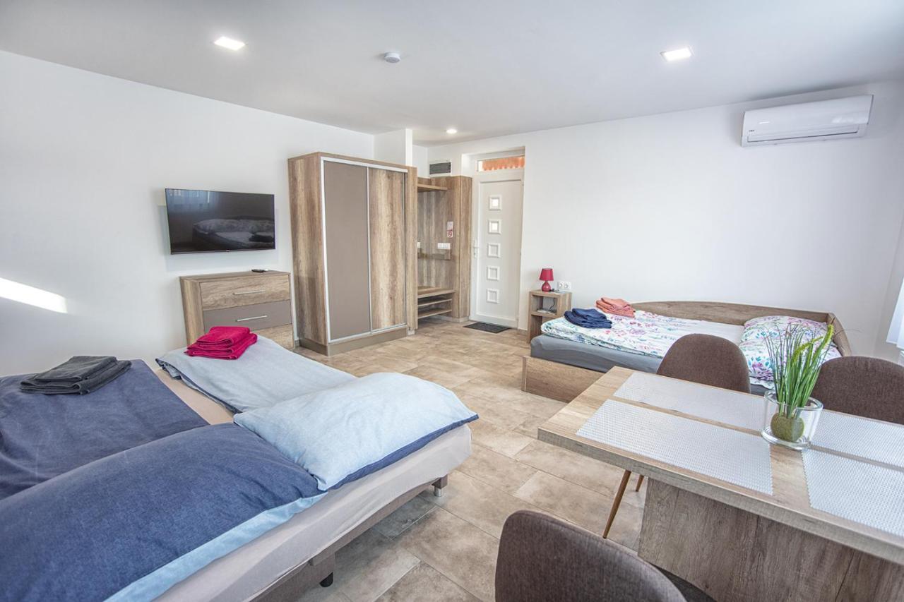 Mona Apartman Шарвар Екстер'єр фото