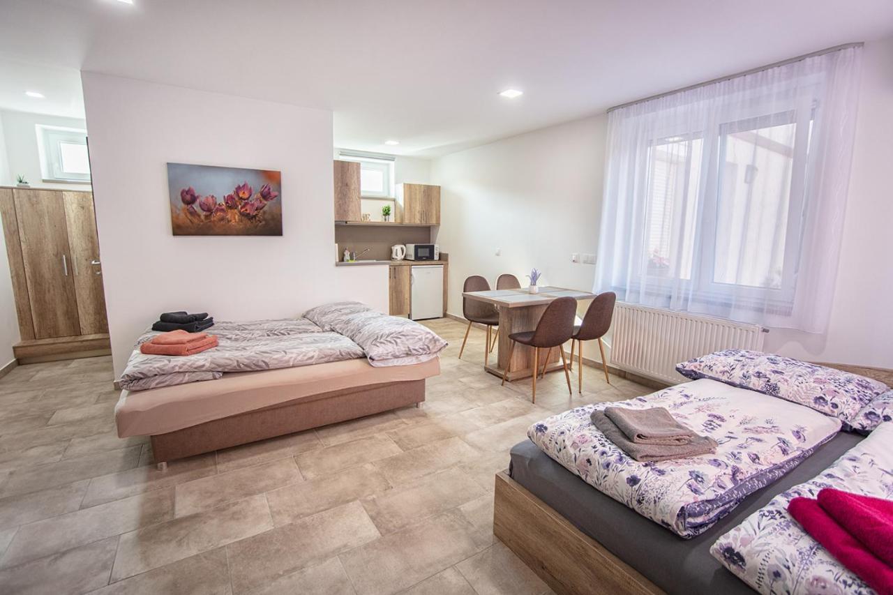 Mona Apartman Шарвар Екстер'єр фото